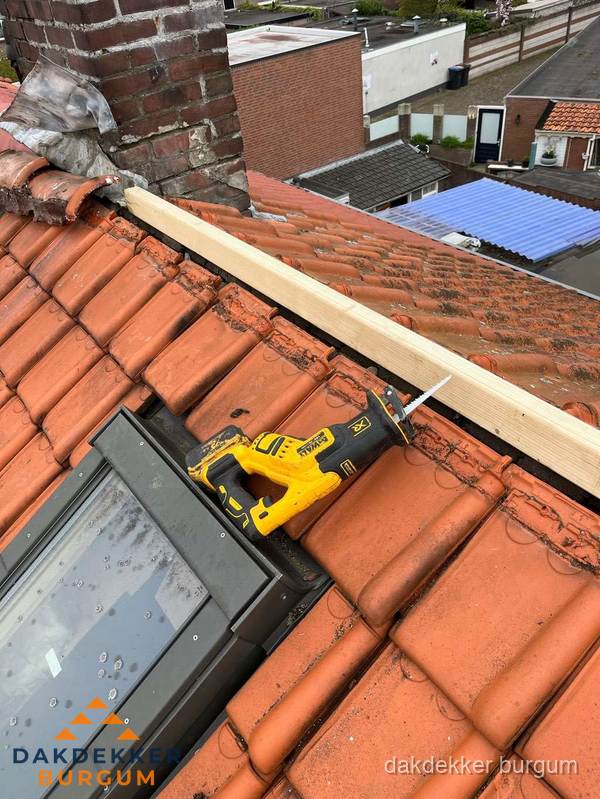 Kosten dak vervangen: werkzaamheden aan pannendak in Burgum Kosten dak vervangen: werkzaamheden aan pannendak in Burgum