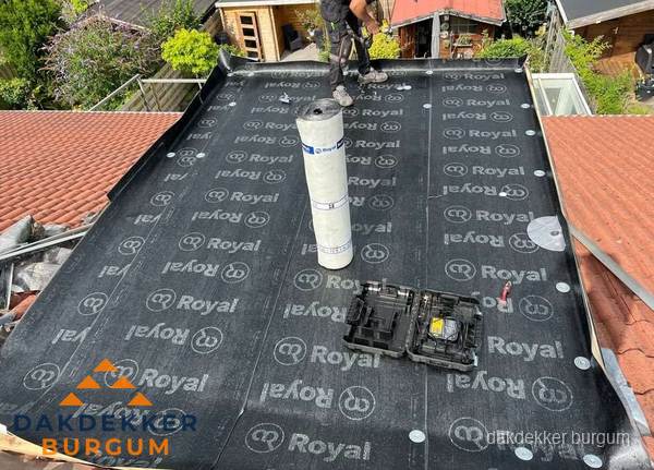 Dakrenovatie met Royal onderdak op plat dak in Burgum Dakrenovatie met Royal onderdak op plat dak in Burgum