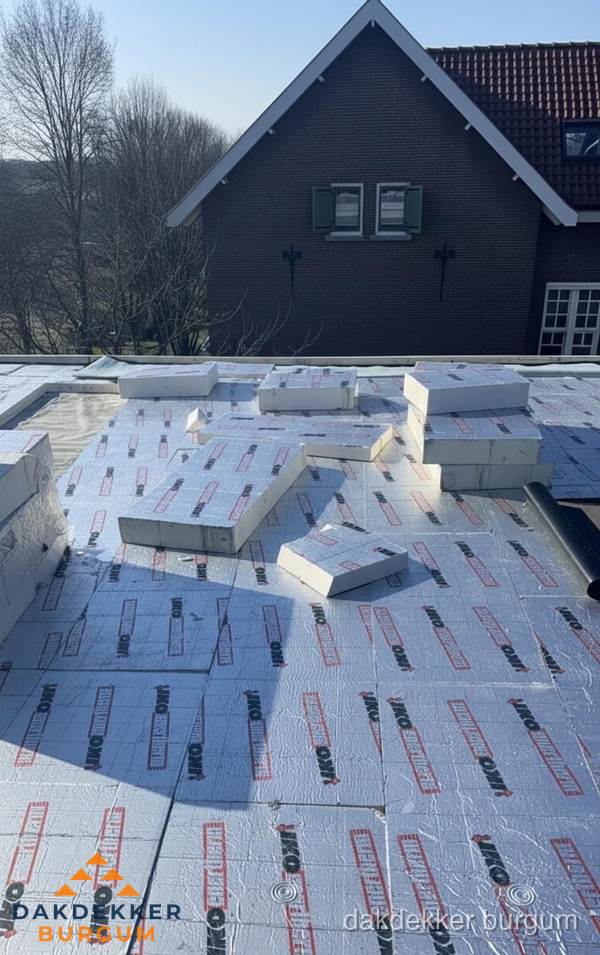 IKO PIR isolatieplaten op plat dak in Burgum