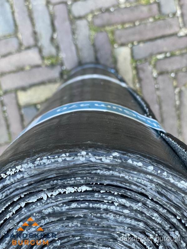 Rol bitumen dakleer met leislag voor plat dak in Burgum Rol bitumen dakleer met leislag voor plat dak in Burgum