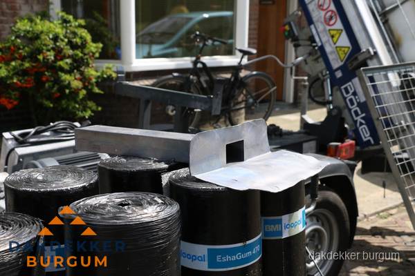 Dakbedekkingsmateriaal en dakgoot onderdelen in Burgum