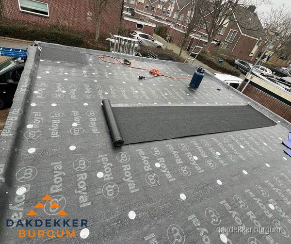 Dakrenovatie plat dak met bitumen dakbedekking in Burgum